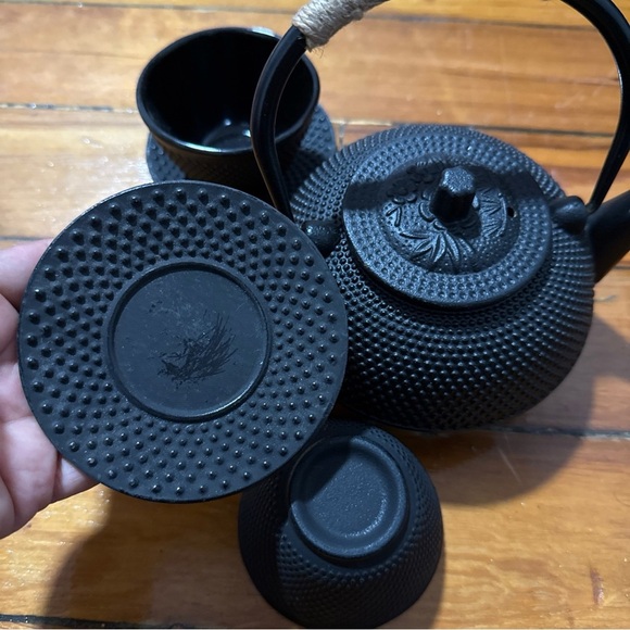 Classic Black Cast Iron Teapot Set with Cups - Picture 6 of 8